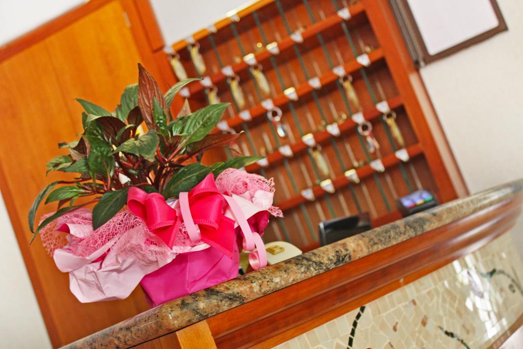 Hotel Silvia Misano Adriatico Εξωτερικό φωτογραφία
